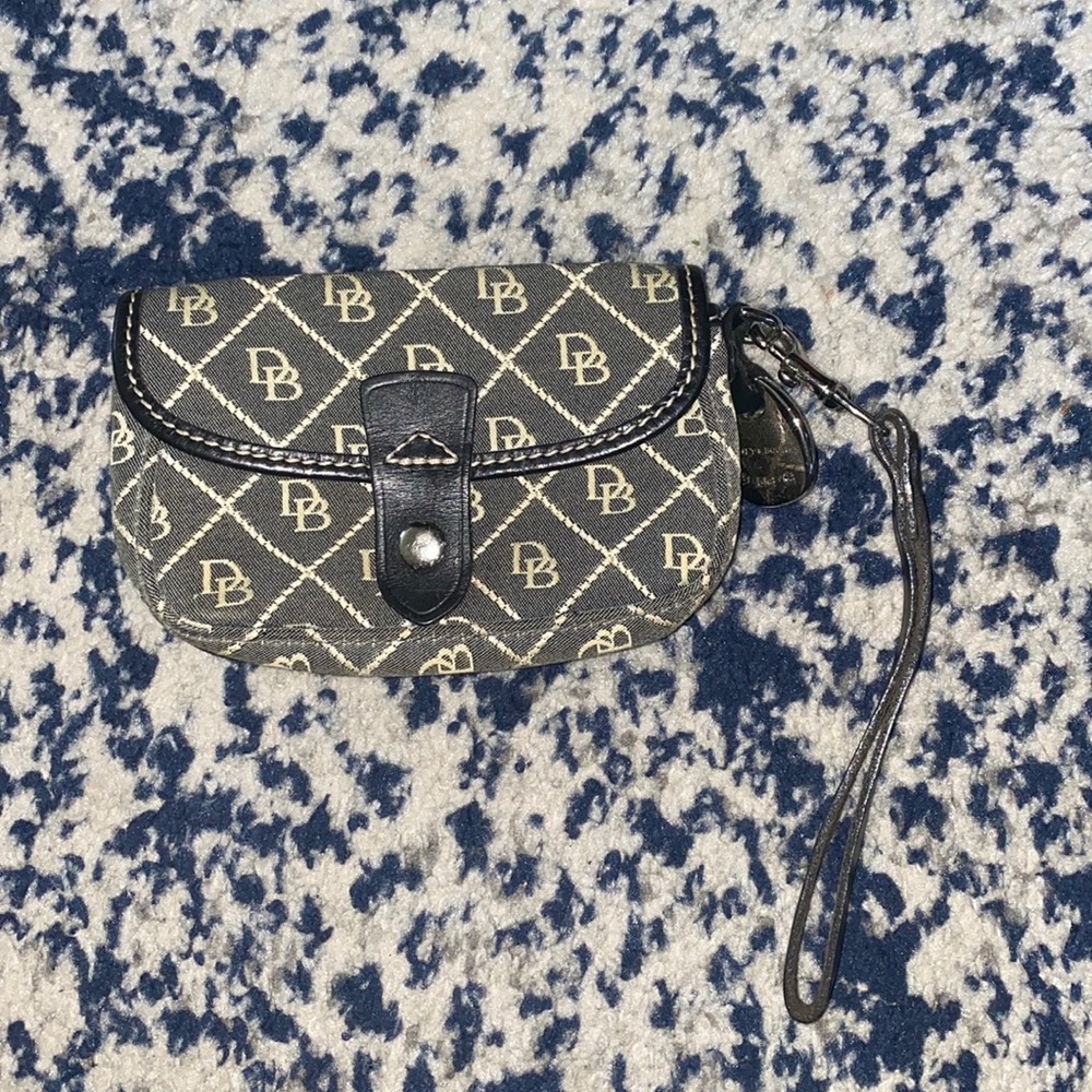 Dooney & bourke wristlet